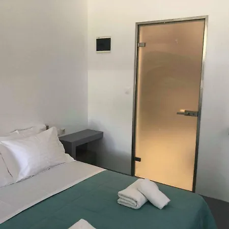 11 Hotel