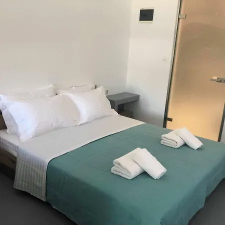 11 Hotel
