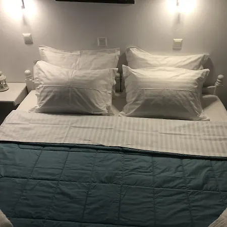 11 Hotel